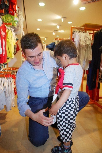 AK Parti’den Çocuklara Kıyafet Yardımı