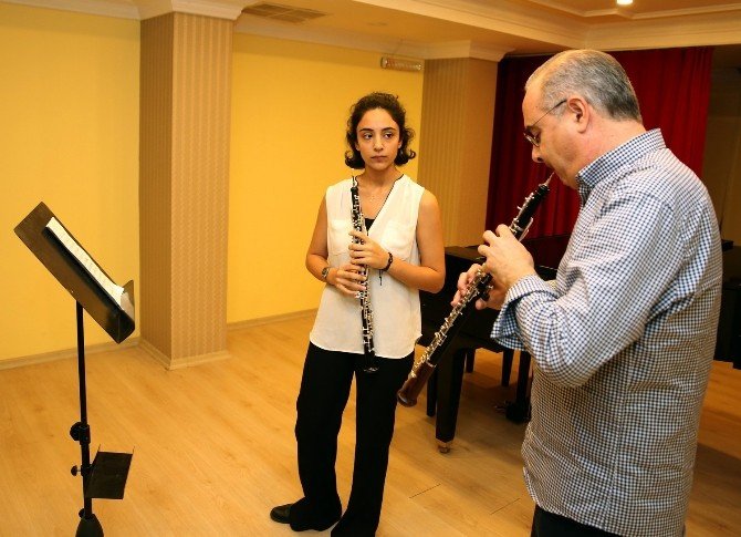 Obua sanatçısı Llimera öğrencilerle buluştu