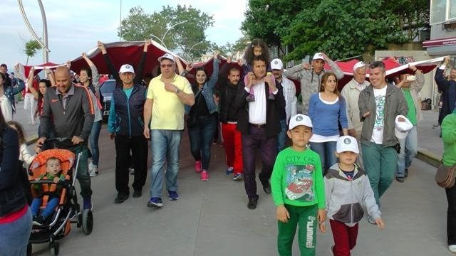 Akçakoca’da Fener Alayı Yürüyüşü Mehteran Eşliğinde Yapıldı