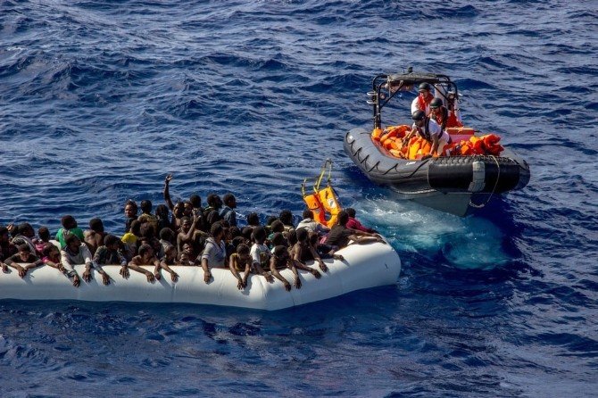 Akdeniz’deki bir şişme botun altında 25 kişi ölü bulundu