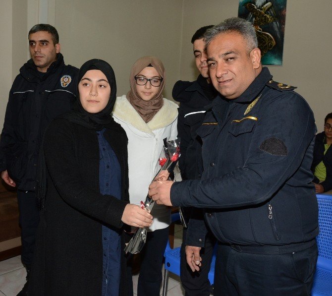 Aksaray’da imam hatipli öğrencilerden polislere destek ziyareti