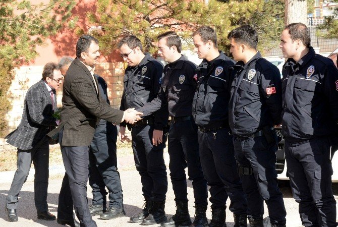 Aksaray’da lise öğrencilerinden polise destek
