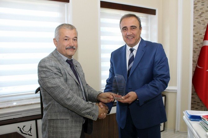 Celal Şükrü Sayınsoy İlkokulu’ndan Başkan Karaçoban’a ziyaret