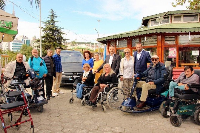 Bağış için Almanya’dan gelen engelli minibüsüne yasal engel