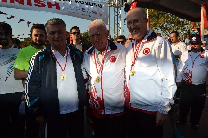 ‘İsmail Akçay Yol Koşusu’ yapıldı