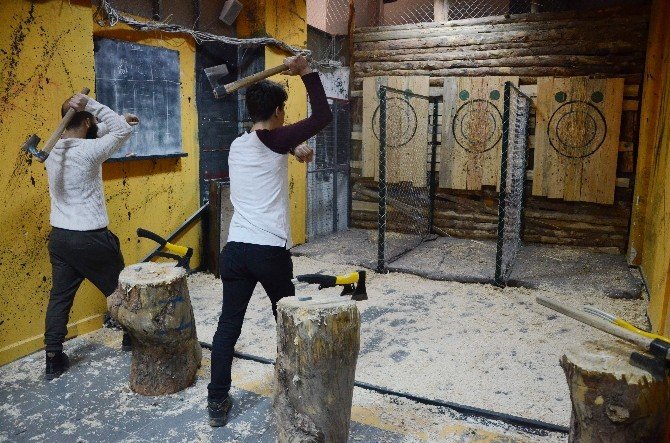 Amerika’da büyük ilgi gören balta oyunu artık Türkiye’de