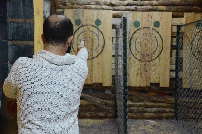 Amerika’da büyük ilgi gören balta oyunu artık Türkiye’de