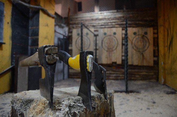 Amerika’da büyük ilgi gören balta oyunu artık Türkiye’de