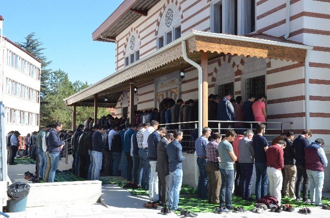 Anadolu Üniversitesi’nde ilk Cuma Namazı