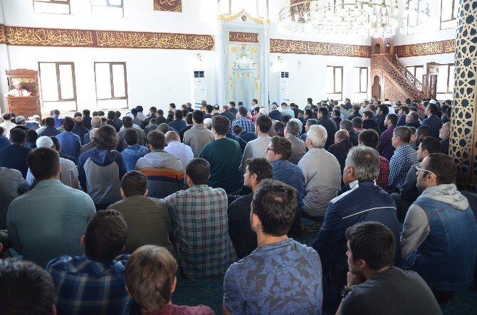 Anadolu Üniversitesi’nde ilk Cuma Namazı