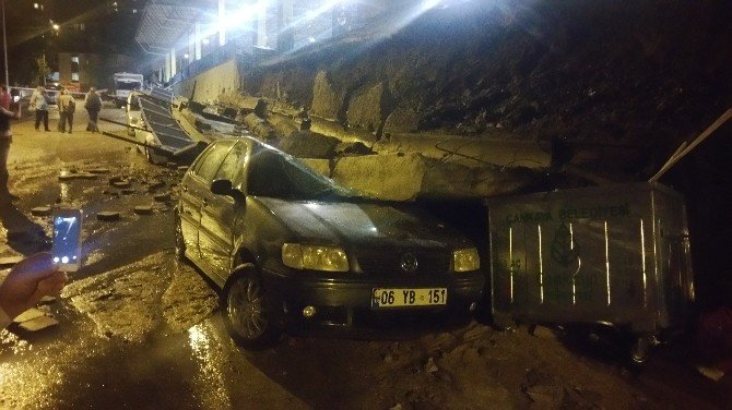 Başkent’te sağanak yağmurun etkisiyle semt pazarının duvarı çöktü
