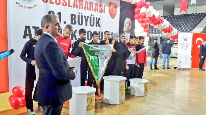 Bingöl Belediyesi Yaşamspor Türkiye birincisi oldu