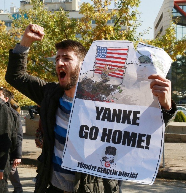 Go home show. Янки гоу хоум. Янки гоу хоум плакат. Рогозин Янки гоу хоум. США гоу хоум.