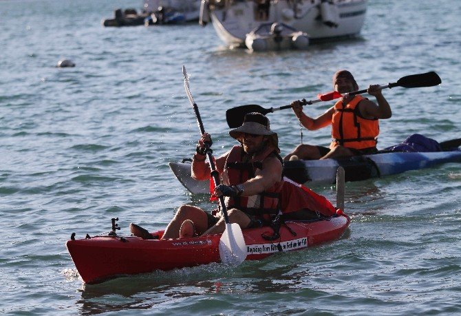 Çocuklar için Antalya’dan denize açılan kanocular Fethiye’ye ulaştı
