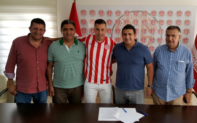 Antalyaspor, Emre Güral ile anlaştı