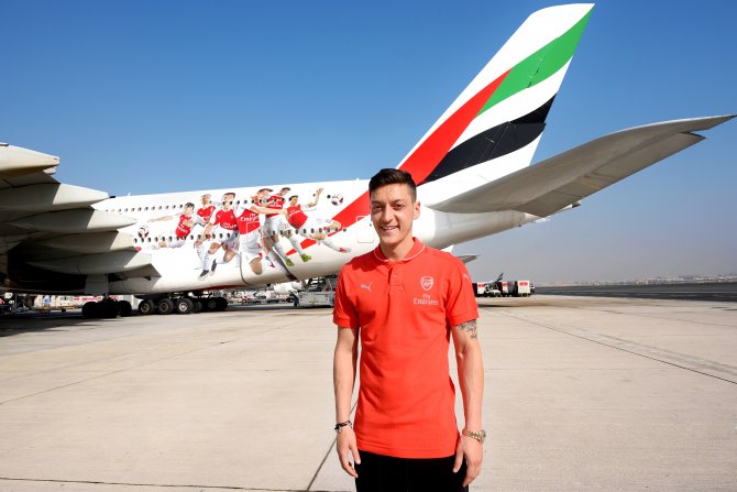 Mesut Özil, Dubai'de