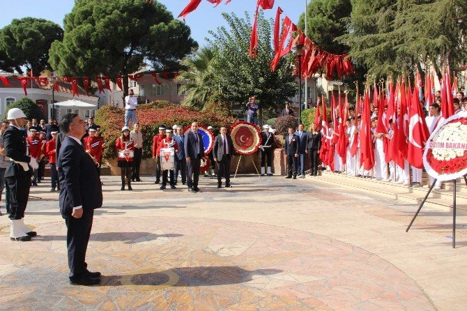 Bakan Yılmaz, Aydın’da Cumhuriyet Bayramı kutlamalarına katıldı