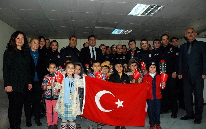 Aydınlı miniklerden çevik kuvvet polisine taziye ziyareti
