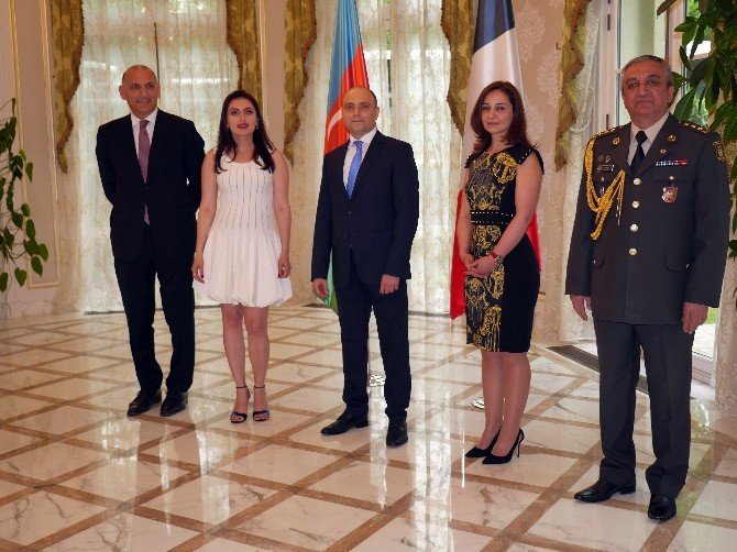 Azerbaycan’ın Cumhuriyet Günü Paris’te Kutlandı