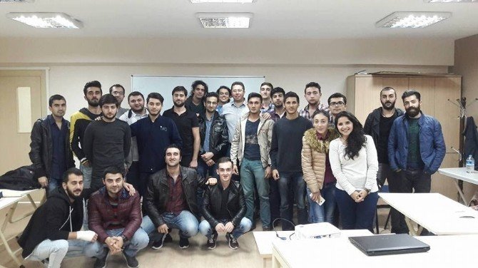 Eskişehir’deki Azerbaycanlı öğrencilere ’’Liderlik ve Özgüven’’ semineri