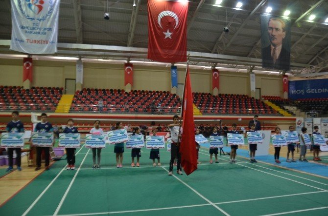 Badminton Süper Lig müsabakaları Bafra’da başladı