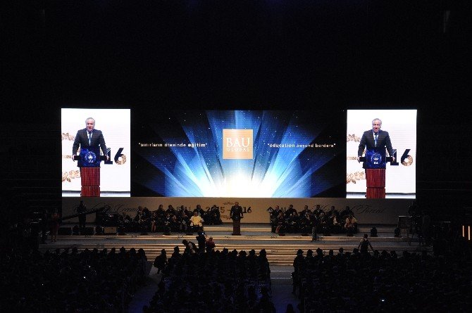 Bahçeşehir Üniversitesinde Mezuniyet Coşkusu