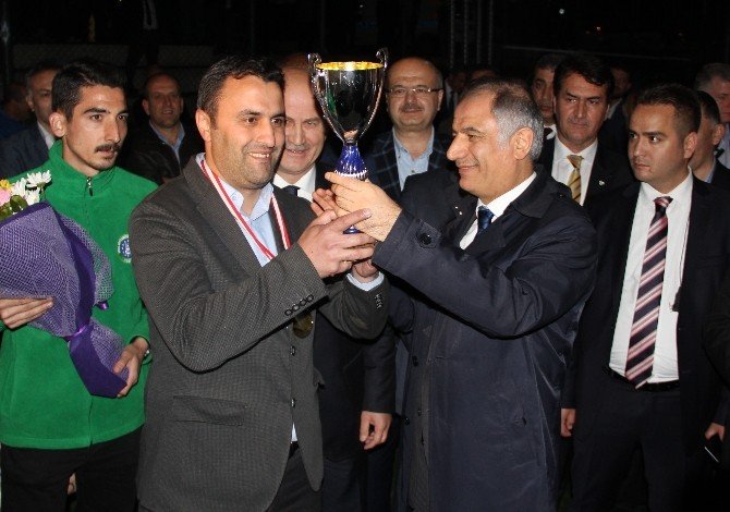 Bakan Ala, AK Parti Bursa İl Ve İlçe Teşkilatları Futbol Turnuvasına Katıldı