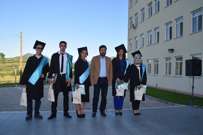 Sındırgı MYO’da Mezuniyet Coşkusu
