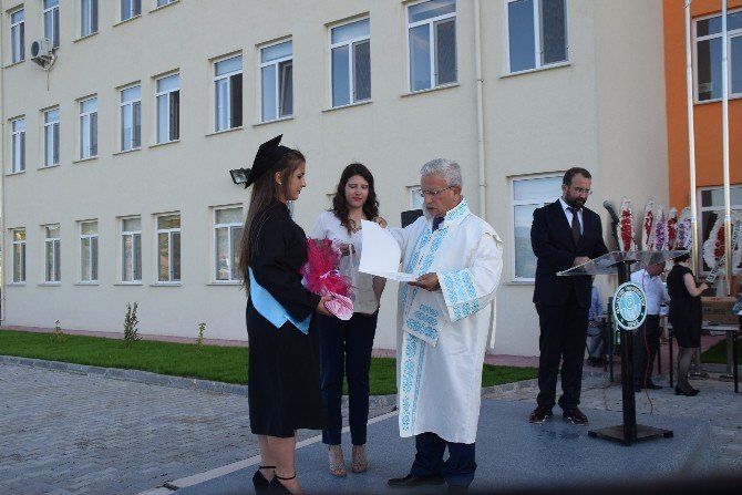 Sındırgı MYO’da Mezuniyet Coşkusu