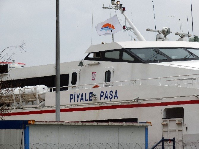 Deniz otobüsü fırtına sebebiyle geri döndü