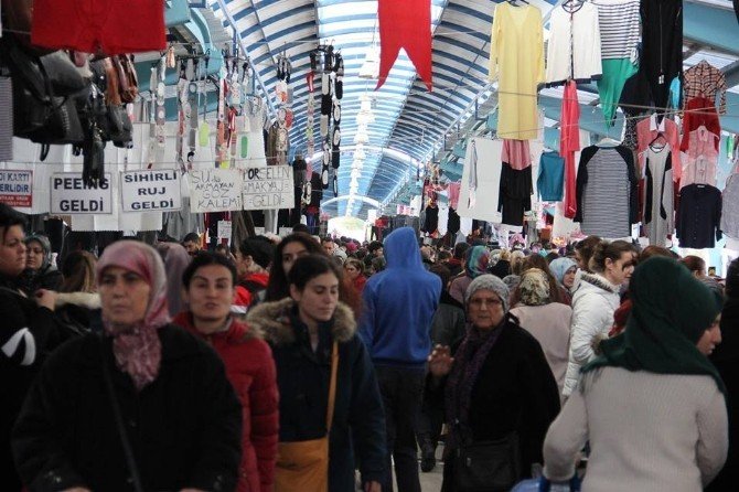 Balkanların en büyük pazarında insan seli