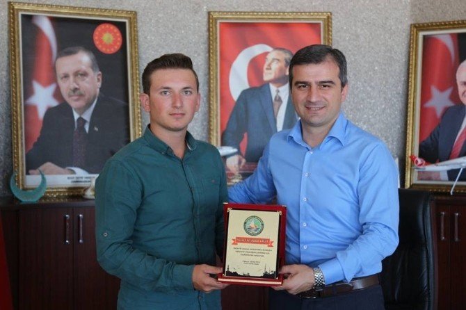 Başkan Yemenici’den sporda ve sosyal anlamda başarılılara ödül