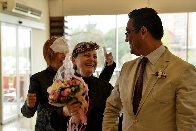 Başkan Ataç, 15’inci yıl evlilik sürprizine ortak oldu