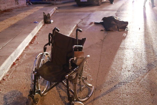 Mendil satan engelli vatandaşa otomobil çarptı: 1 ölü