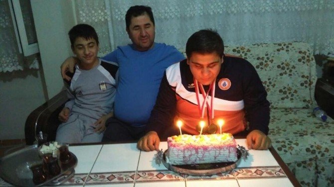 Kastamonulu gencin bileğini kimse bükemedi