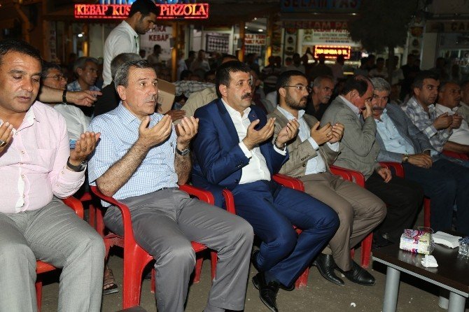 Belediye Başkanı Mehmet Ekinci Viranşehir’de demokrasi nöbetine katıldı