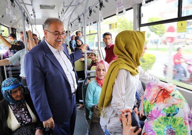 Başkan, Belediye Otobüsüne ‘Yolcu’ Olarak Bindi