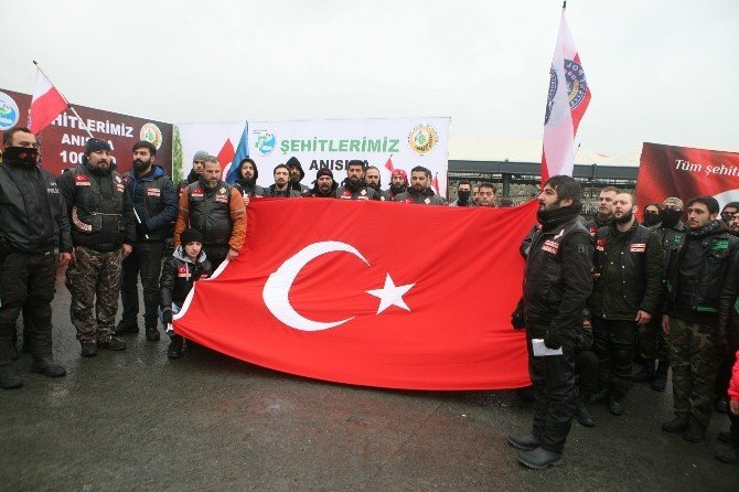 Motosiklet tutkunları Şehitler Tepesi’nde terörü protesto etti