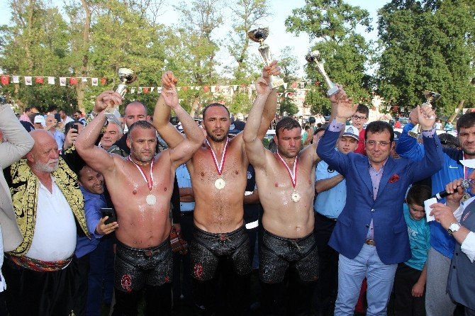 Beylikdüzü’nde İlk Kez Yapılan Yağlı Güreş Peşrevlerle Geldi