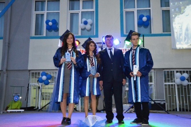 Biga Mehmet Akif Ersoy Anadolu Lisesi 56.dönem Mezunlarını Verdi