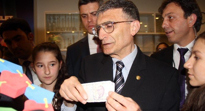 Nobel Ödüllü Türk Bilim İnsanı Aziz Sancar Öğrencilerle Buluştu
