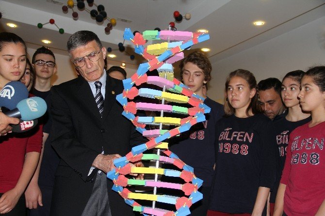 Nobel Ödüllü Türk Bilim İnsanı Aziz Sancar Öğrencilerle Buluştu