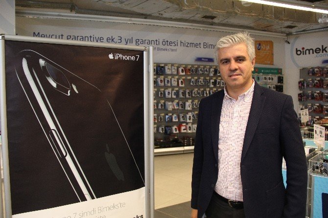 Gece yarısı İphone 7 kuyruğu