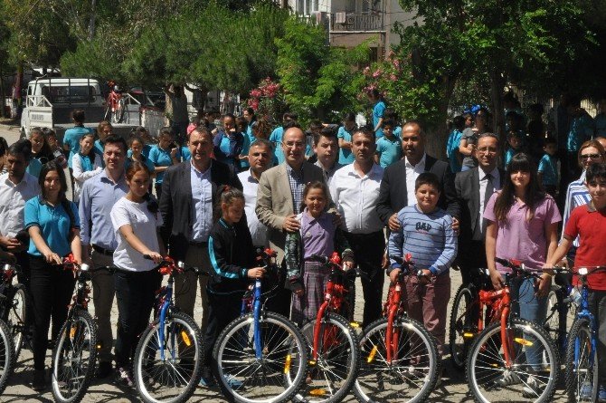 Boyunca Kitap Oku, Bisikleti Kap Projesi’nin Ödül Töreni Yapıldı