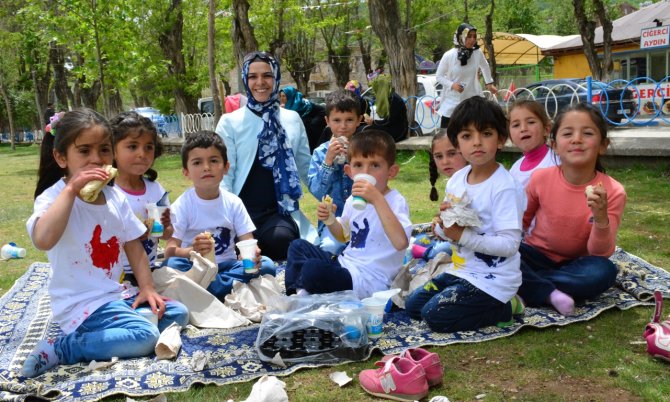 Bitlis Tatvan'da anaokulu öğrencileri ve velileri 'Bahar Şenliği'nde buluştu
