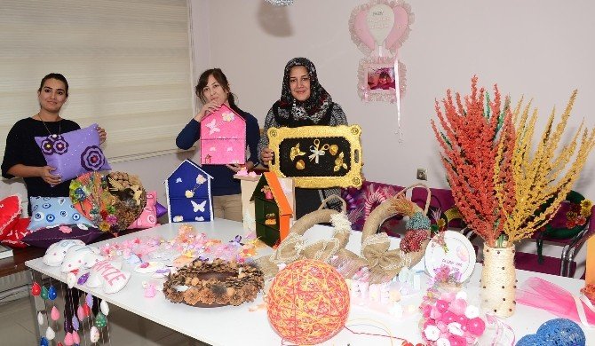 Bitlis’teki kadınlar atıklardan süs eşyası üretiyor