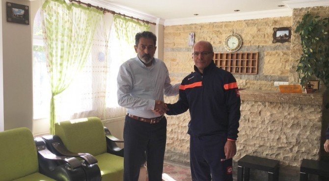 Nevşehirspor teknik direktörlük için Tahir Çopur ile anlaştı