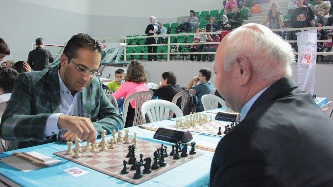 Cumhuriyet Bayramı Satranç Turnuvası’na yoğun ilgi