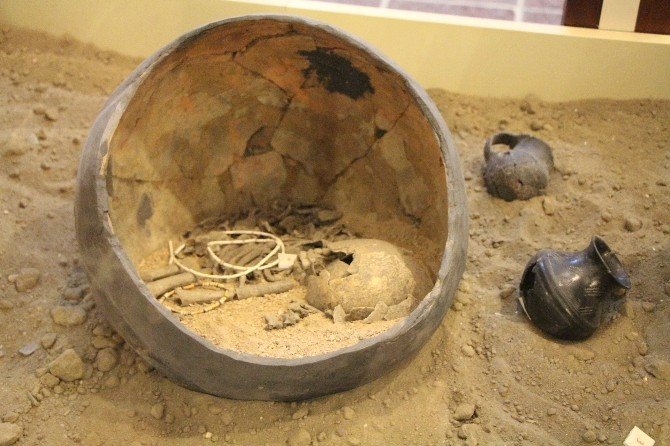 6 bin yıl sonra küp mezarlardan çıktılar