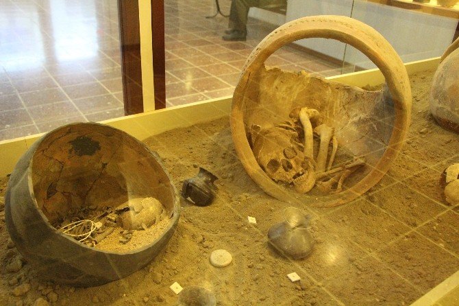 6 bin yıl sonra küp mezarlardan çıktılar